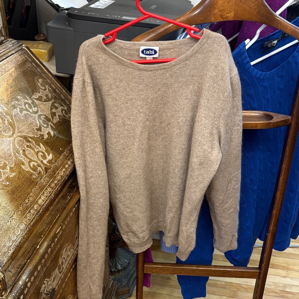 tabi Woman’s 100% cashmere tan/Brown Sweater